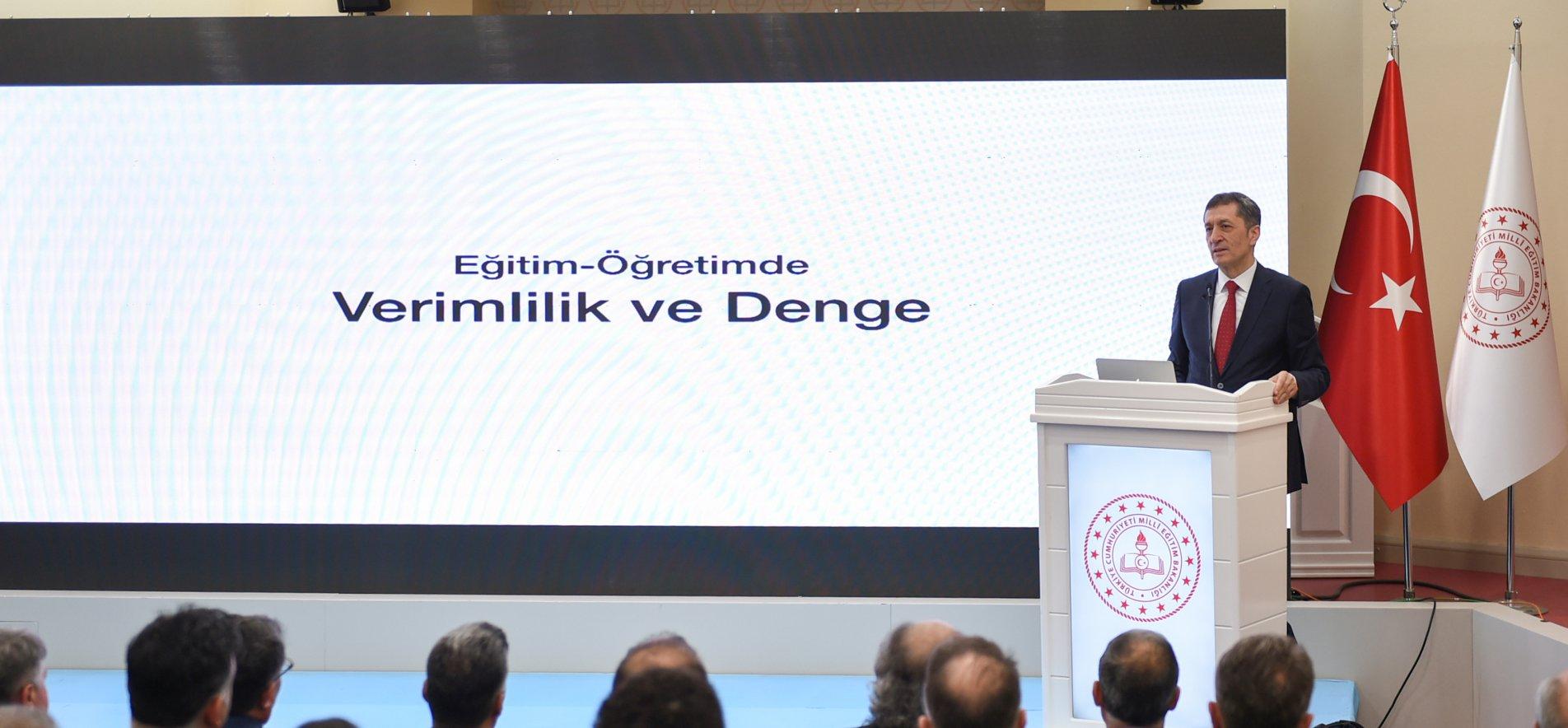 BAKAN SELÇUK, YENİ EĞİTİM-ÖĞRETİM ÇALIŞMA TAKVİMİ MODELİ'Nİ AÇIKLADI