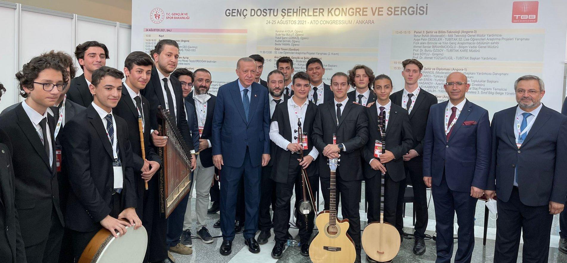 GENÇ DOSTU ŞEHİRLER KONGRE VE SERGİSİ'NDE MİLLÎ EĞİTİM BAKANLIĞI STANTLARINA YOĞUN İLGİ