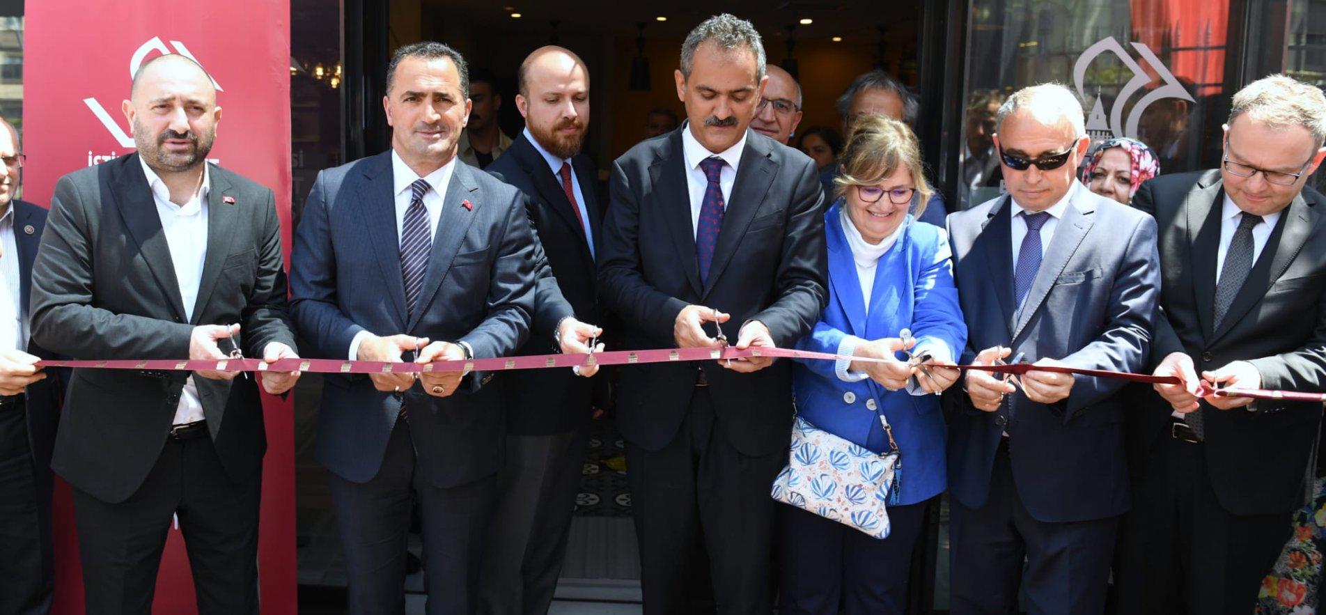 BAKAN ÖZER, İSTİKLAL MİLLET KÜTÜPHANESİ AÇILIŞ TÖRENİ'NE KATILDI