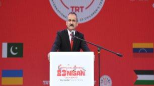 BAKAN ÖZER TRT ÇOCUK ŞENLİĞİ'NDE DÜNYA ÇOCUKLARIYLA BİR ARAYA GELDİ