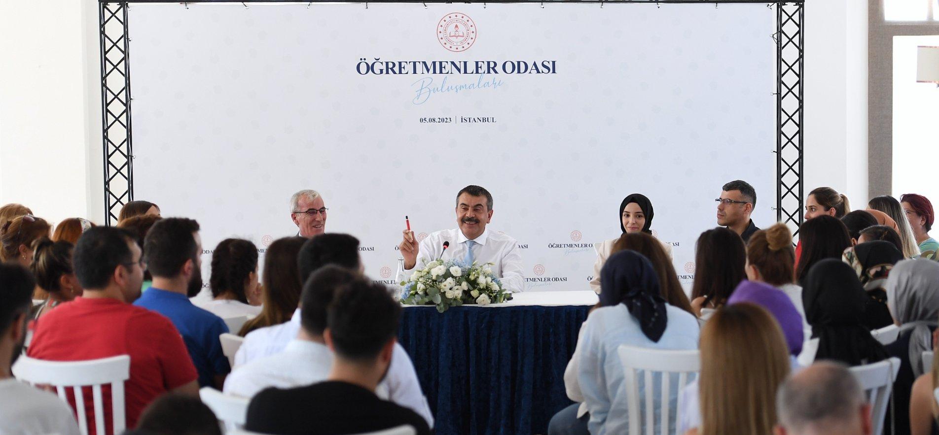 MINISTER TEKİN MEETS TEACHERS IN İSTANBUL