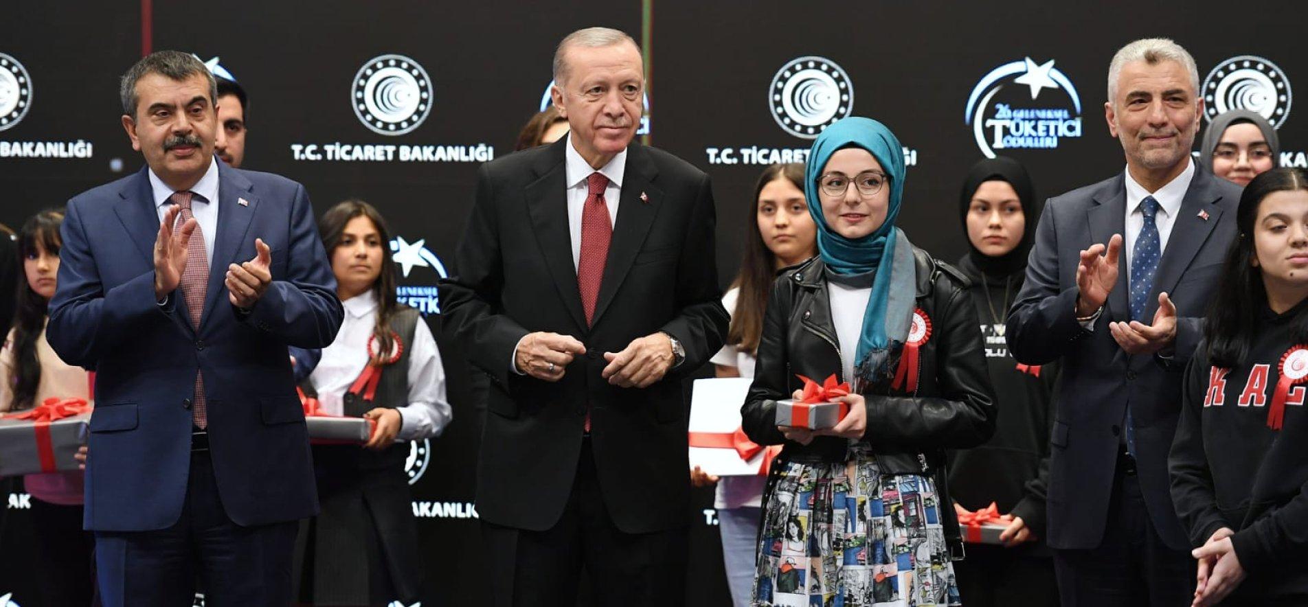 MINISTER TEKİN ATTENDS THE AWARD CEREMONY OF THE 26TH TRADITIONAL CONSUMER AWARDS SUMMIT